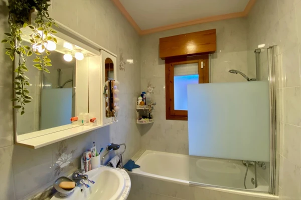 Detached Villa with Guest Chalet, Pool and Garages – 2 Minutes from Quesada Centre - Gallery Image 25