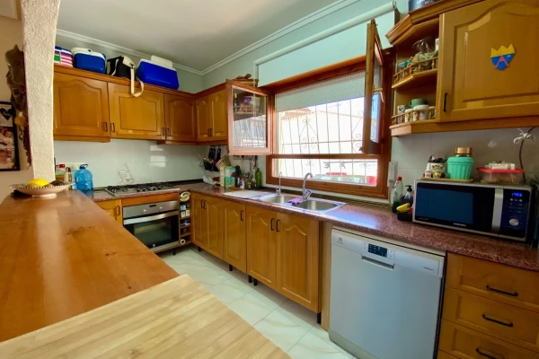 Detached Villa with Guest Chalet, Pool and Garages – 2 Minutes from Quesada Centre - Gallery Image 32