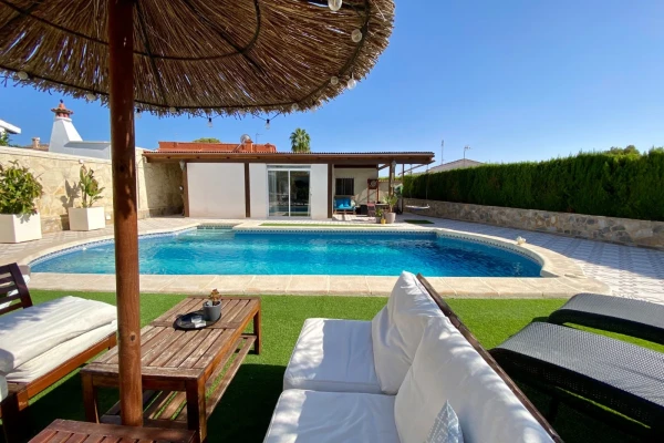 Detached Villa with Guest Chalet, Pool and Garages – 2 Minutes from Quesada Centre - Gallery Image 2