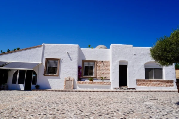 Renovated 5-Bedroom Villa with Private Pool and Garage For Sale in Quesada - Gallery Image 2