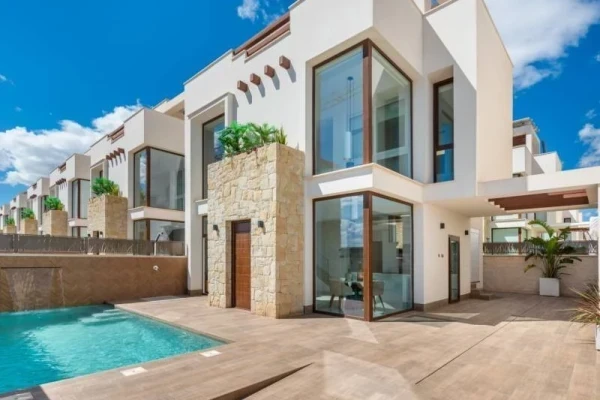 New Build 3 Bedroom, 3 Bathroom Villa in La Manga, short walk to Playa Honda