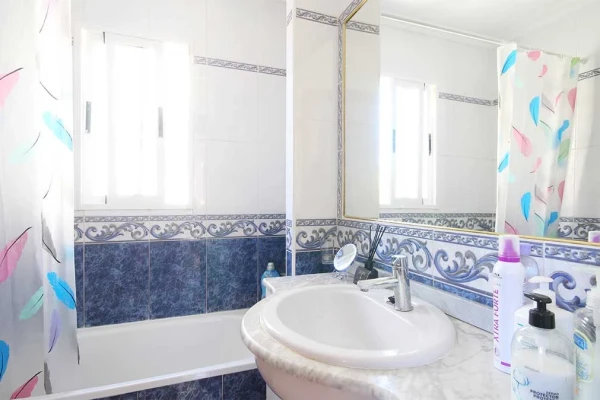 2 Bed Townhouse with Spacious Garden &amp; Pool Access in Blue Lagoon, Villamartin - Gallery Image 16