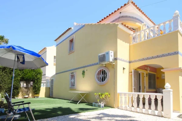 2 Bed Townhouse with Spacious Garden &amp; Pool Access in Blue Lagoon, Villamartin - Gallery Image 1