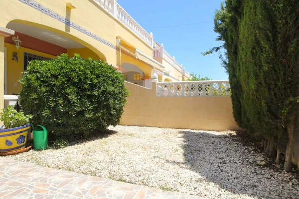 2 Bed Townhouse with Spacious Garden &amp; Pool Access in Blue Lagoon, Villamartin - Gallery Image 17