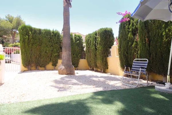 2 Bed Townhouse with Spacious Garden &amp; Pool Access in Blue Lagoon, Villamartin - Gallery Image 12