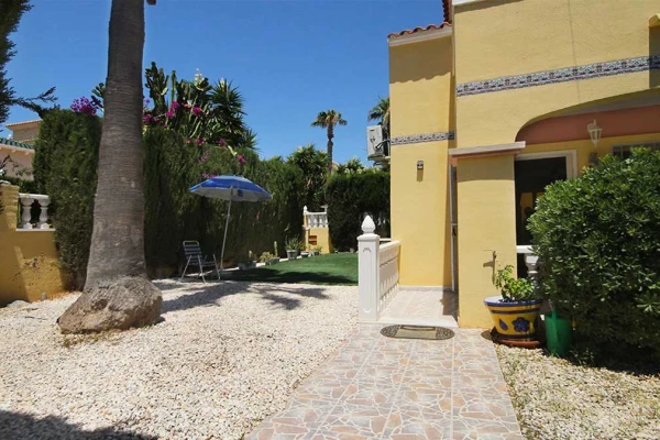 2 Bed Townhouse with Spacious Garden &amp; Pool Access in Blue Lagoon, Villamartin - Gallery Image 3
