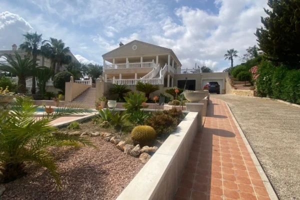5 Bed 2 Bath Villa with Pool &amp; Panoramic Views | Almoradí, Alicante - Gallery Image 3