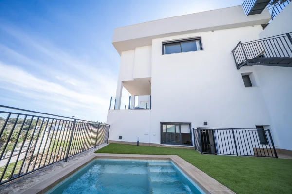 Key-Ready 3-Bed Villa with Pool - Arena Golf Villas, La Finca - Gallery Image 2