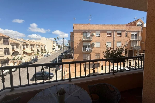Spacious 3-Bedroom Apartment for Sale in San Miguel de Salinas - Gallery Image 2